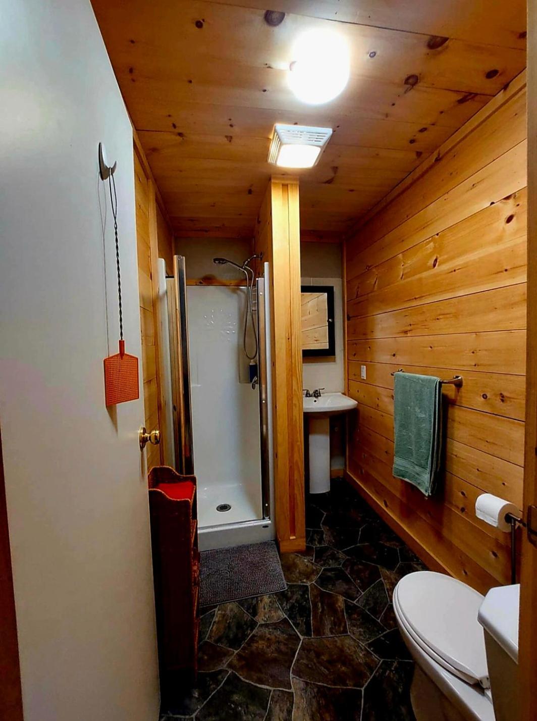 Earthquest Lodge Port Burwell エクステリア 写真